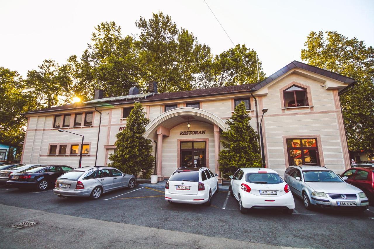 Hotel Vila Vrbas Banja Luka Exterior photo